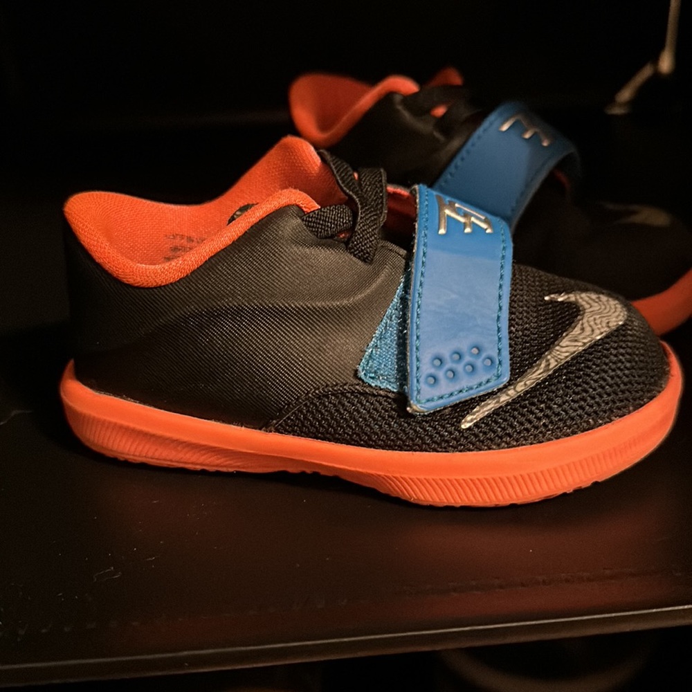 Nike - Picture 3 of 4